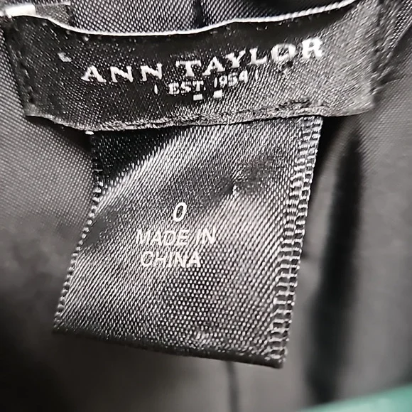 EUC Ann Taylor Two Button Blazer Lined - Picture 5 of 10